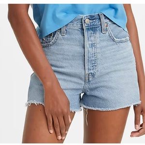 Levi’s Ribcage Shorts